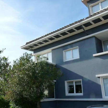 Ξενοδοχείο Record *